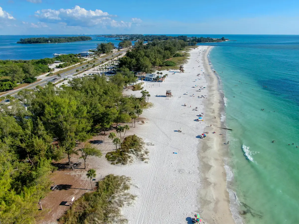 Elevate Your Fort Lauderdale Vacation Rental: Smart Hosting Tips for More Bookings and Better Reviews
